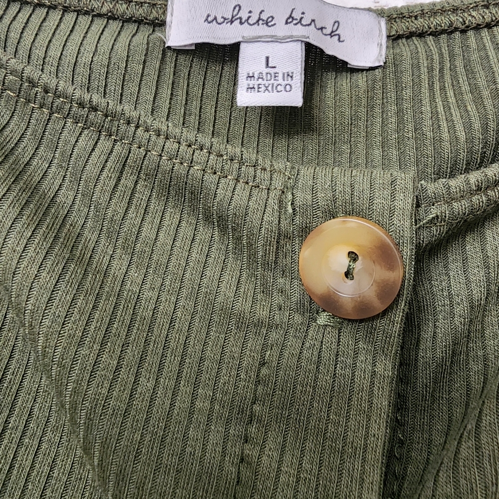 White Birch Green Buttoned Ruched Top. NWOT - Picture 6 of 6